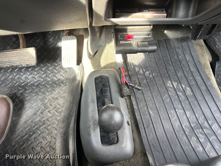image for item FK0024 2004 Chevrolet Silverado 2500HD Ext. Cab pickup truck
