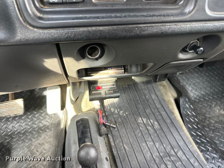 image for item FK0024 2004 Chevrolet Silverado 2500HD Ext. Cab pickup truck