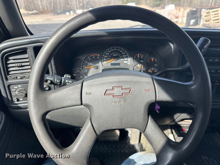 image for item FK0024 2004 Chevrolet Silverado 2500HD Ext. Cab pickup truck
