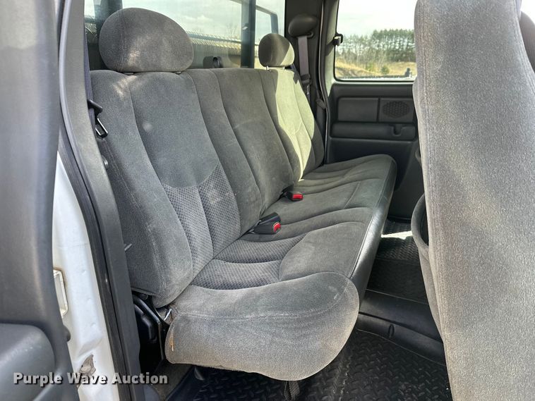 image for item FK0024 2004 Chevrolet Silverado 2500HD Ext. Cab pickup truck