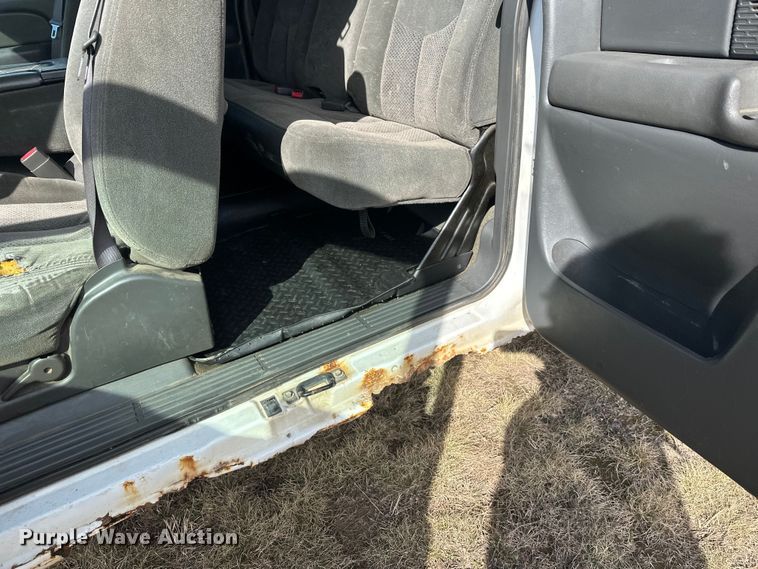 image for item FK0024 2004 Chevrolet Silverado 2500HD Ext. Cab pickup truck
