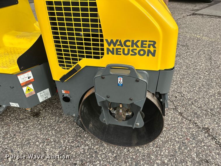 image for item FK0030 Wacker Neuson RD12 double drum vibratory roller