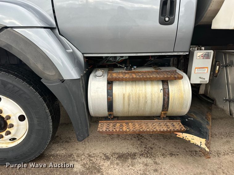 image for item FK0035 2009 International 7400 dump truck