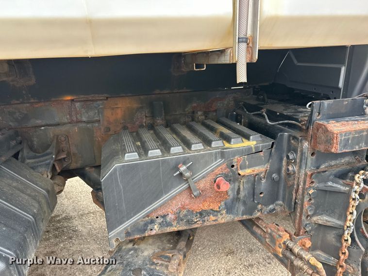 image for item FK0035 2009 International 7400 dump truck