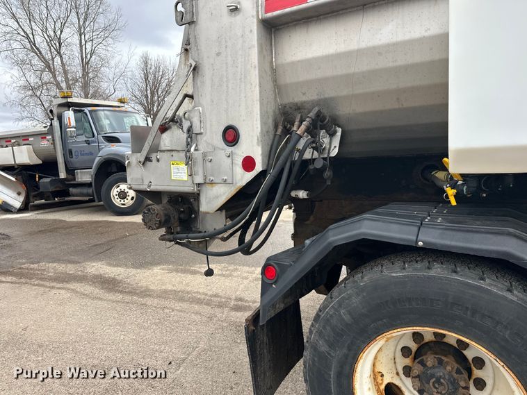 image for item FK0035 2009 International 7400 dump truck