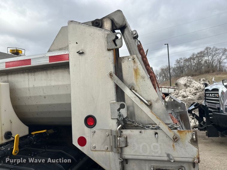 image for item FK0035 2009 International 7400 dump truck