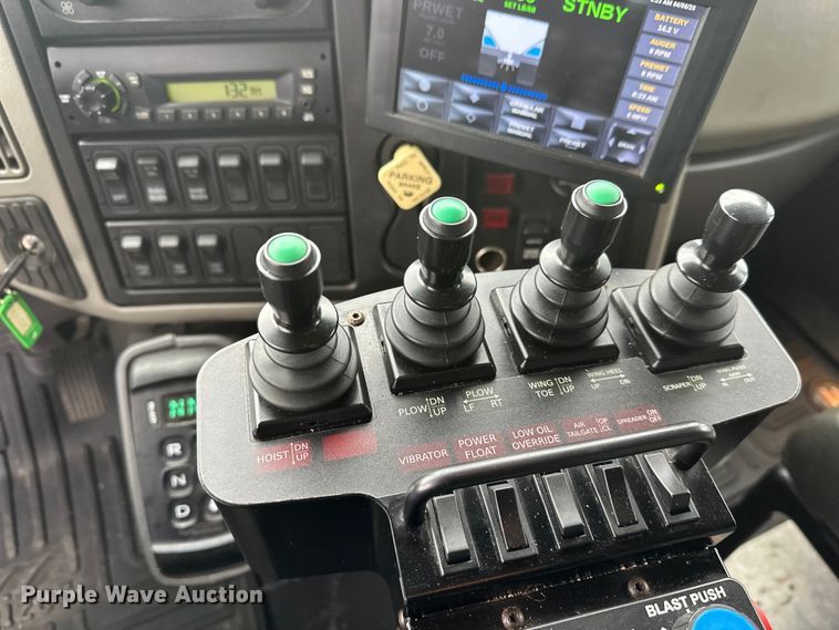 image for item FK0035 2009 International 7400 dump truck