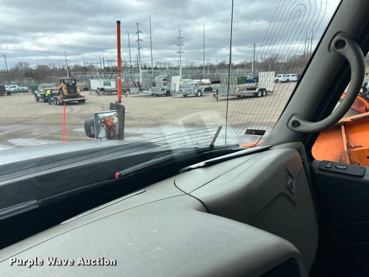 image for item FK0035 2009 International 7400 dump truck