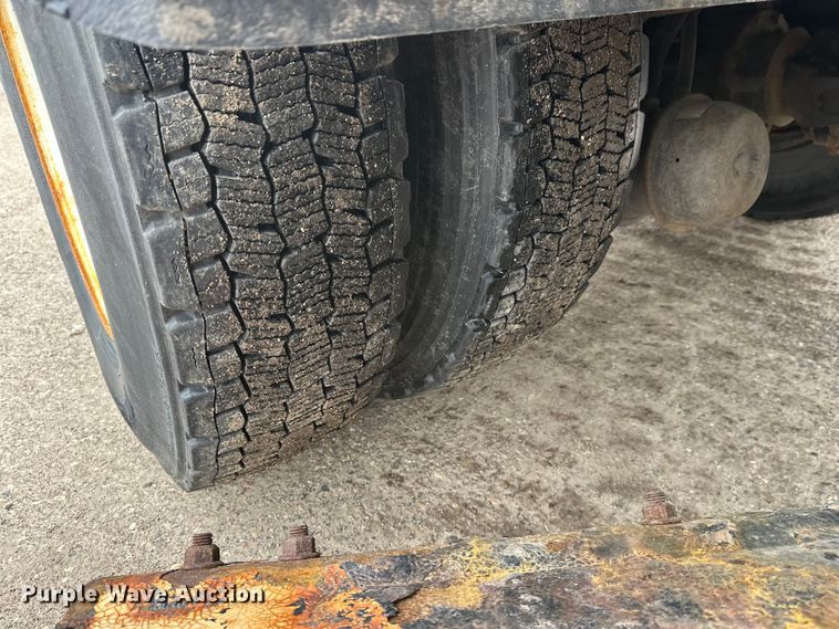 image for item FK0035 2009 International 7400 dump truck