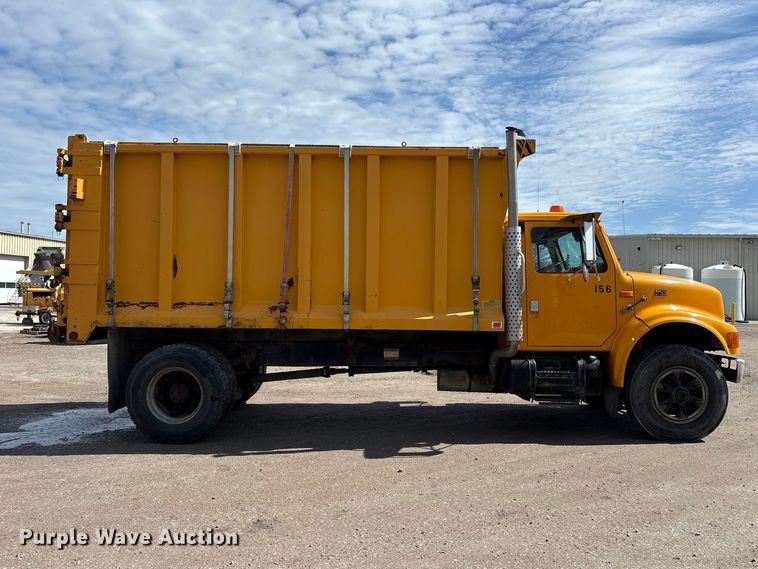 image for item FK1299 1998 International 4900 dump truck