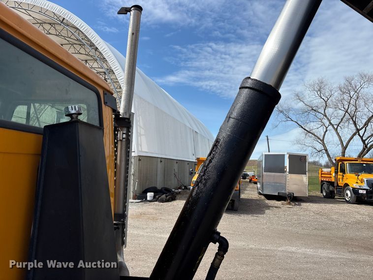 image for item FK1299 1998 International 4900 dump truck