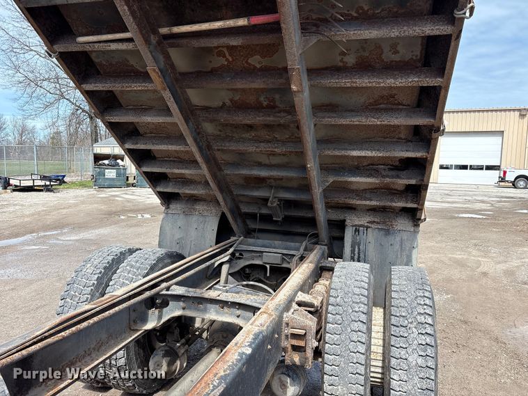 image for item FK1299 1998 International 4900 dump truck