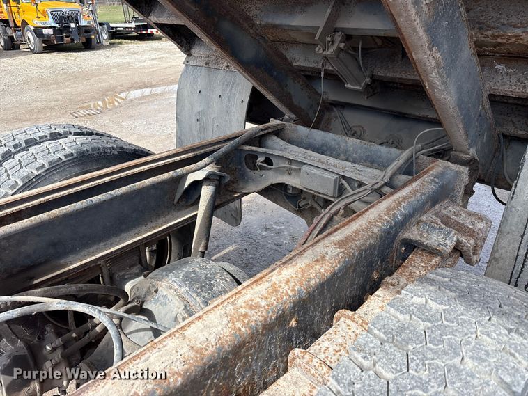 image for item FK1299 1998 International 4900 dump truck
