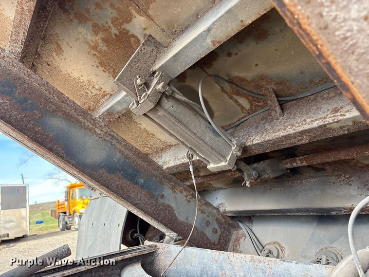 image for item FK1299 1998 International 4900 dump truck