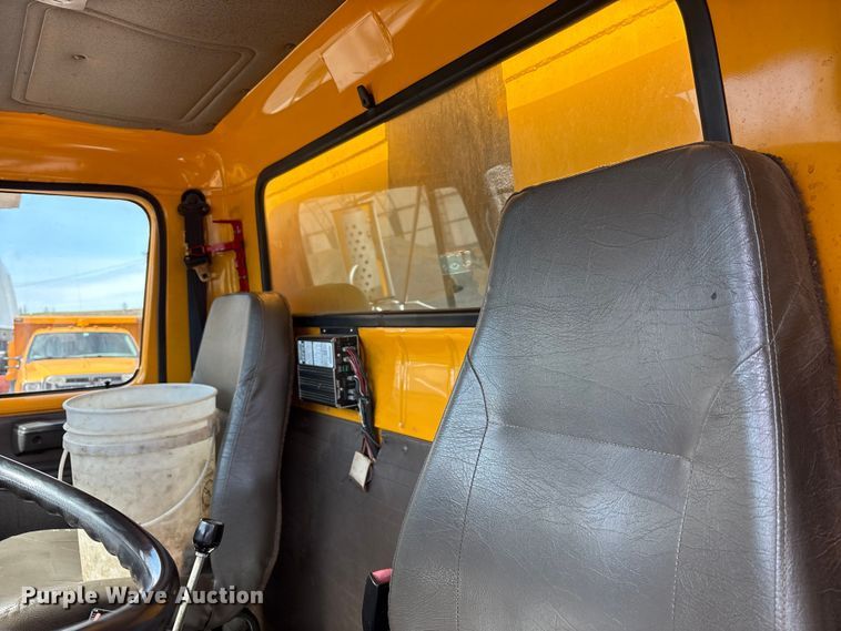 image for item FK1299 1998 International 4900 dump truck