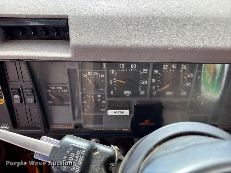 image for item FK1299 1998 International 4900 dump truck