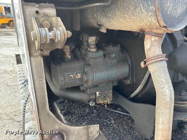 image for item FK1301 2002 Bobcat 331E*D mini excavator