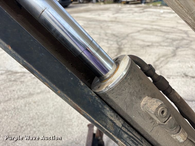 image for item FK1301 2002 Bobcat 331E*D mini excavator