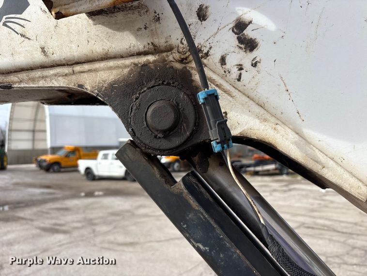 image for item FK1301 2002 Bobcat 331E*D mini excavator