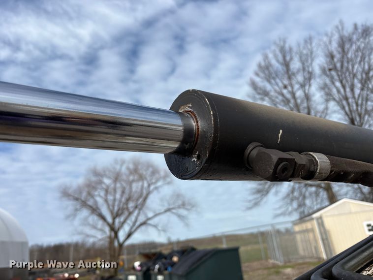 image for item FK1301 2002 Bobcat 331E*D mini excavator