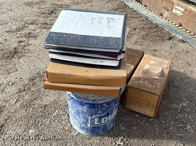 image for item FK1301 2002 Bobcat 331E*D mini excavator