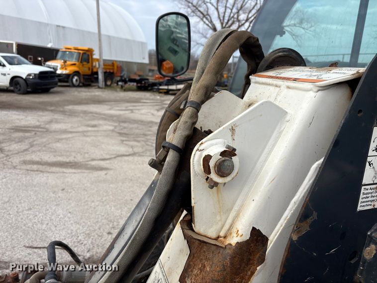 image for item FK1302 2004 Bobcat 5600 toolcat utility vehicle