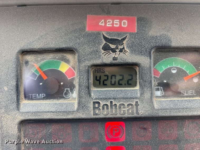 image for item FK1302 2004 Bobcat 5600 toolcat utility vehicle