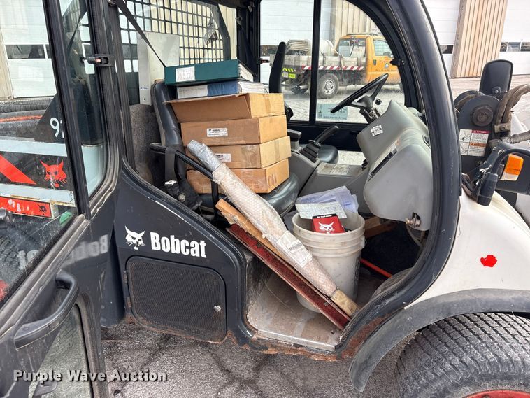 image for item FK1302 2004 Bobcat 5600 toolcat utility vehicle