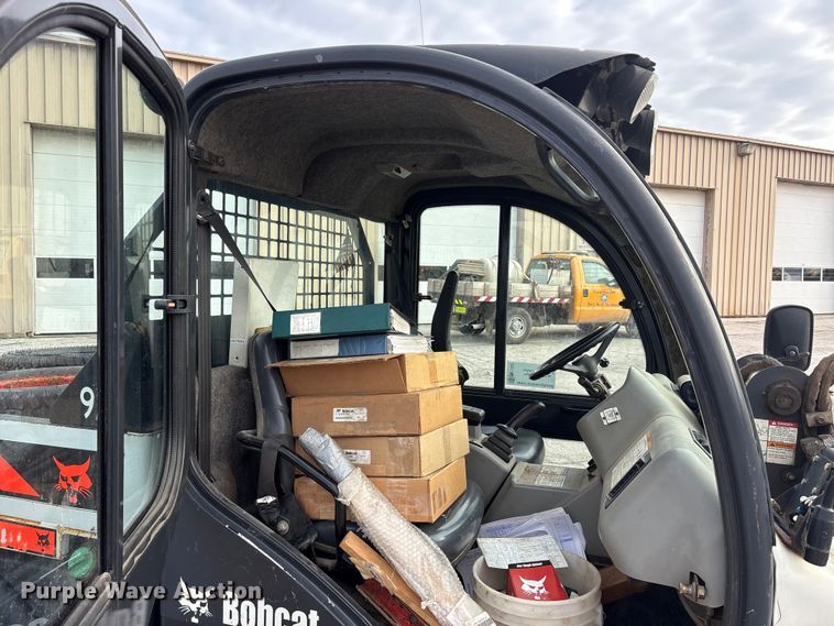 image for item FK1302 2004 Bobcat 5600 toolcat utility vehicle