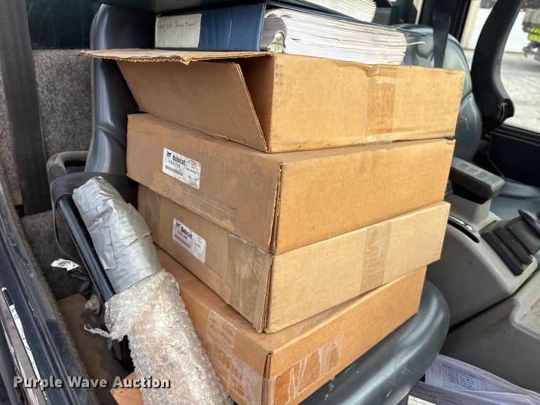 image for item FK1302 2004 Bobcat 5600 toolcat utility vehicle