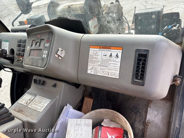 image for item FK1302 2004 Bobcat 5600 toolcat utility vehicle