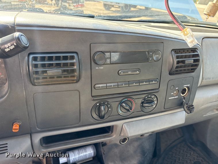 image for item FK1303 2007 Ford F250 Super Duty pickup truck