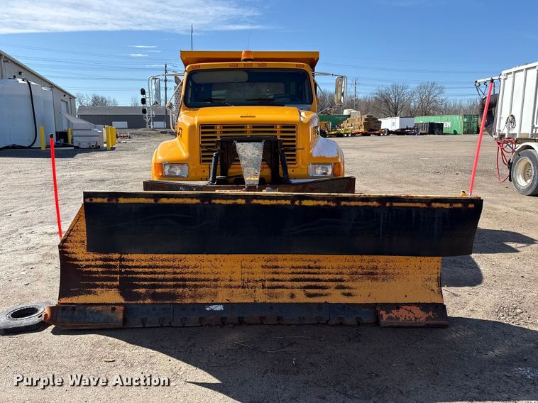 image for item FK1307 1994 International 4900 dump truck