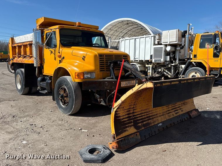 image for item FK1307 1994 International 4900 dump truck