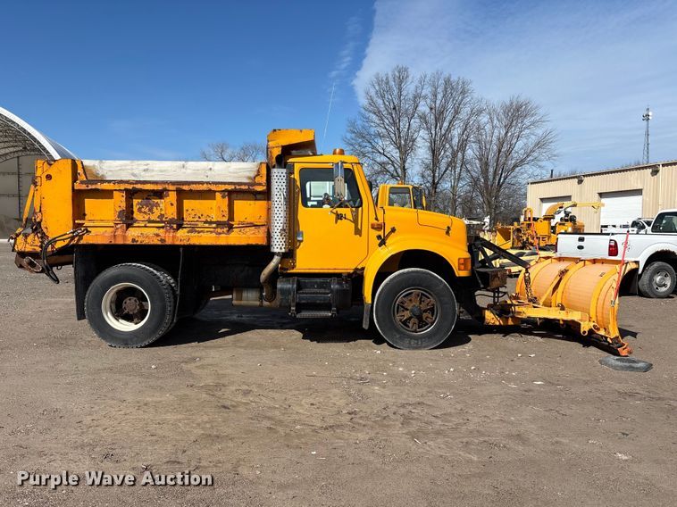 image for item FK1307 1994 International 4900 dump truck