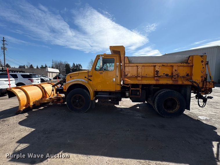 image for item FK1307 1994 International 4900 dump truck
