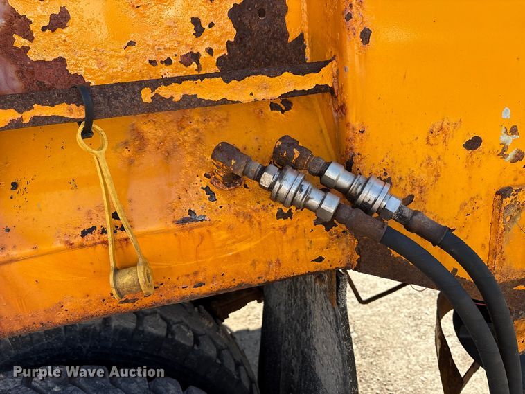 image for item FK1307 1994 International 4900 dump truck