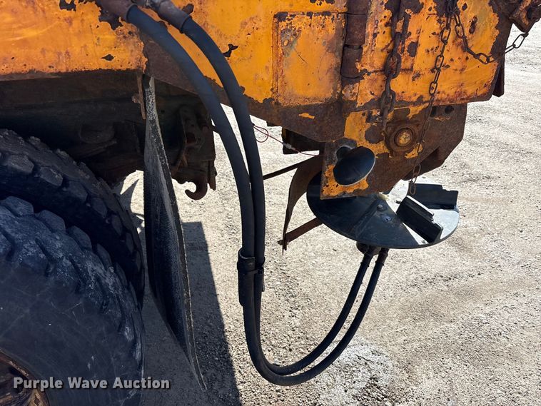 image for item FK1307 1994 International 4900 dump truck