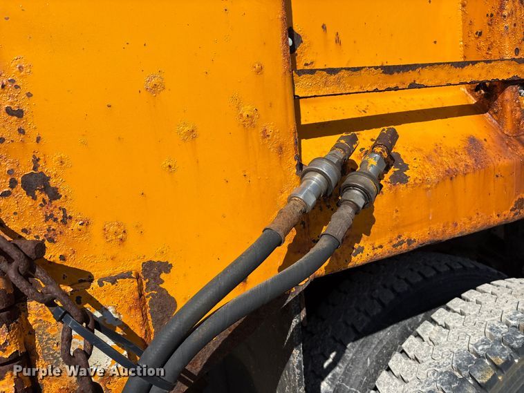 image for item FK1307 1994 International 4900 dump truck