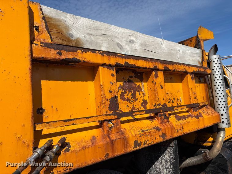 image for item FK1307 1994 International 4900 dump truck