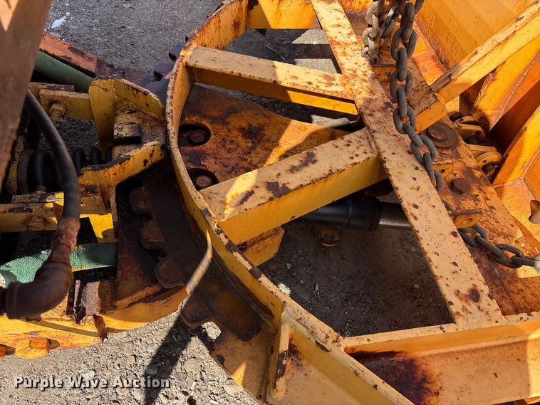 image for item FK1307 1994 International 4900 dump truck