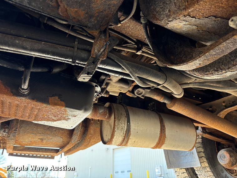 image for item FK1307 1994 International 4900 dump truck