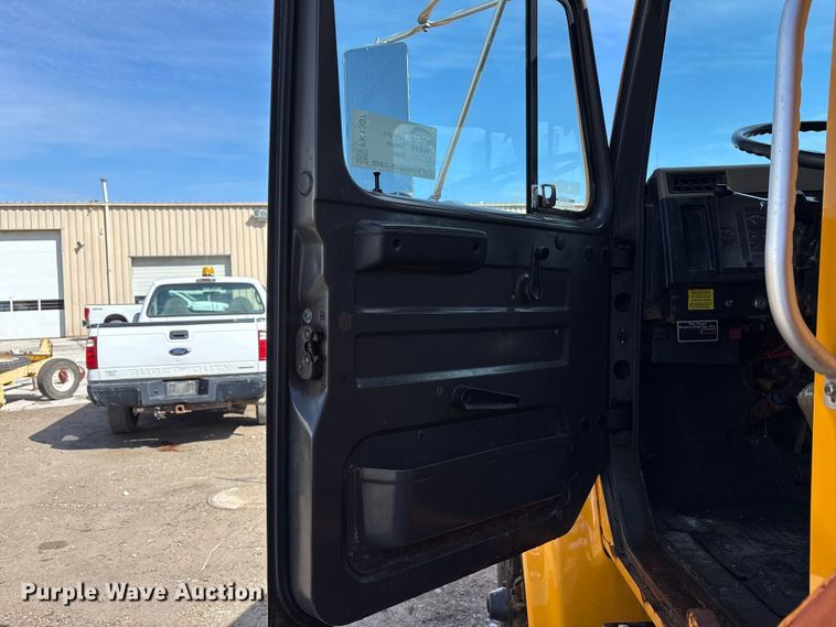 image for item FK1307 1994 International 4900 dump truck