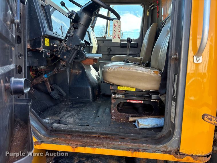 image for item FK1307 1994 International 4900 dump truck