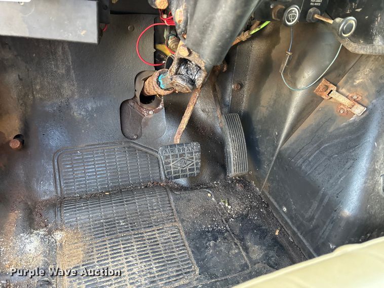 image for item FK1307 1994 International 4900 dump truck