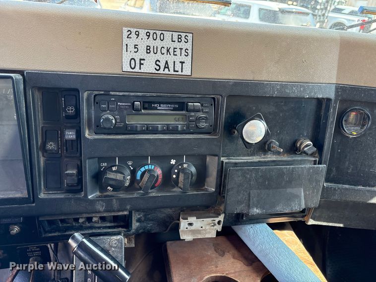 image for item FK1307 1994 International 4900 dump truck