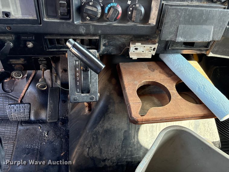 image for item FK1307 1994 International 4900 dump truck