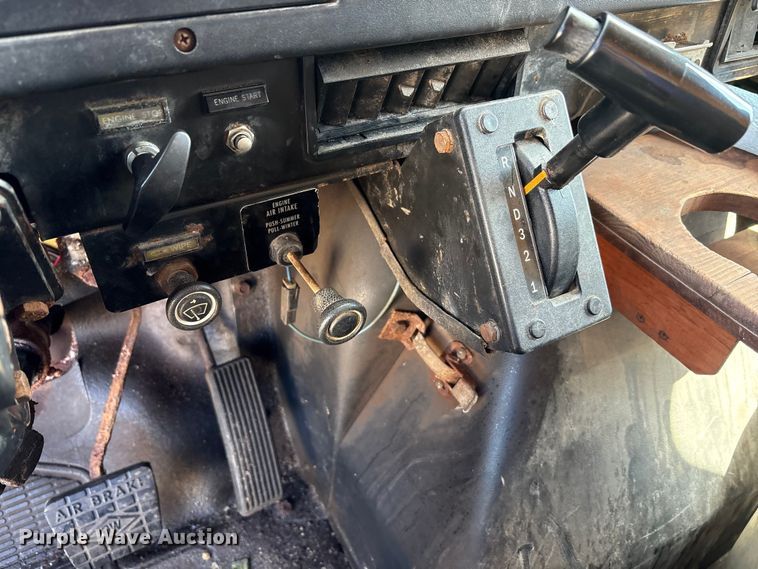 image for item FK1307 1994 International 4900 dump truck