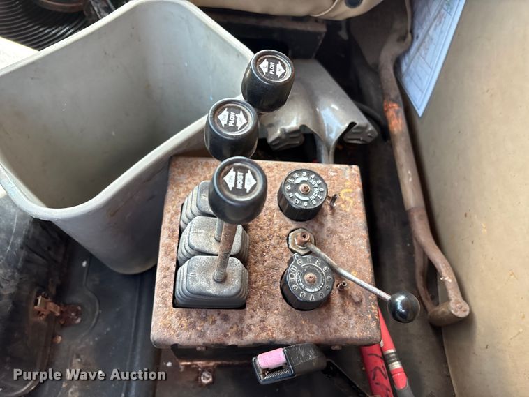 image for item FK1307 1994 International 4900 dump truck