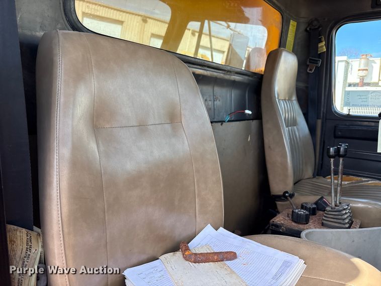 image for item FK1307 1994 International 4900 dump truck